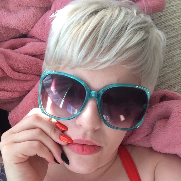 Meet your Posher, Tara - Picture 6 of 6